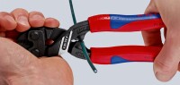 KNIPEX 71 02 200 SB CoBolt® Kompakt-Bolzenschneider mit schlanken Mehrkomponenten-Hüllen schwarz atramentiert 200 mm